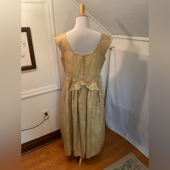 Gorgeous gold vintage dress with sequined floral accents and bows - Picture 2 of 13